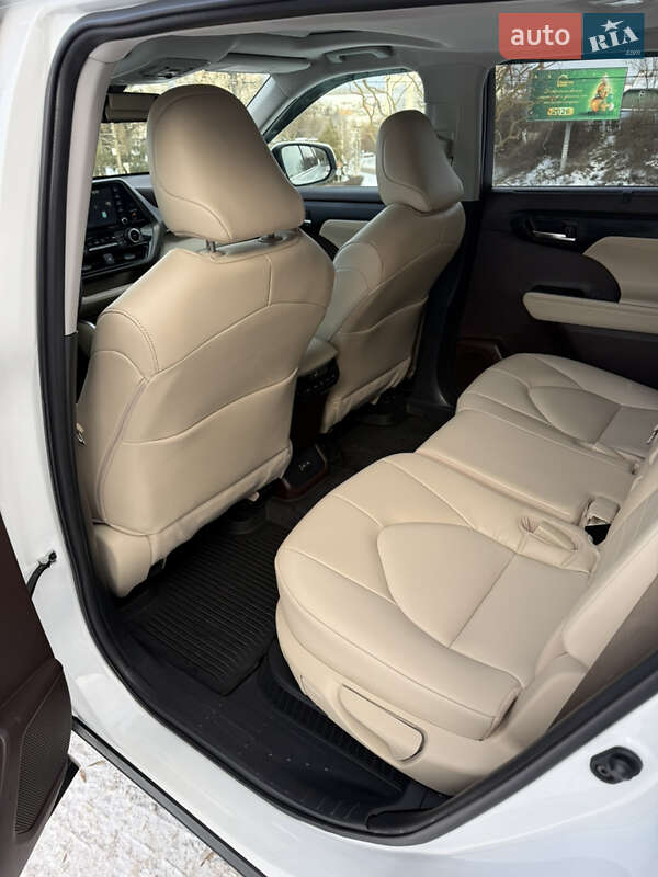 Внедорожник / Кроссовер Toyota Highlander 2022 в Фастове