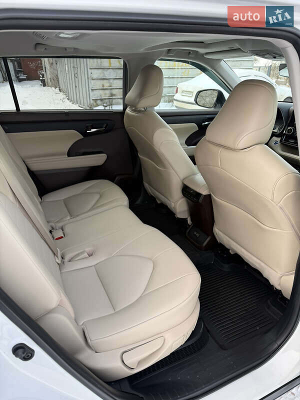 Внедорожник / Кроссовер Toyota Highlander 2022 в Фастове