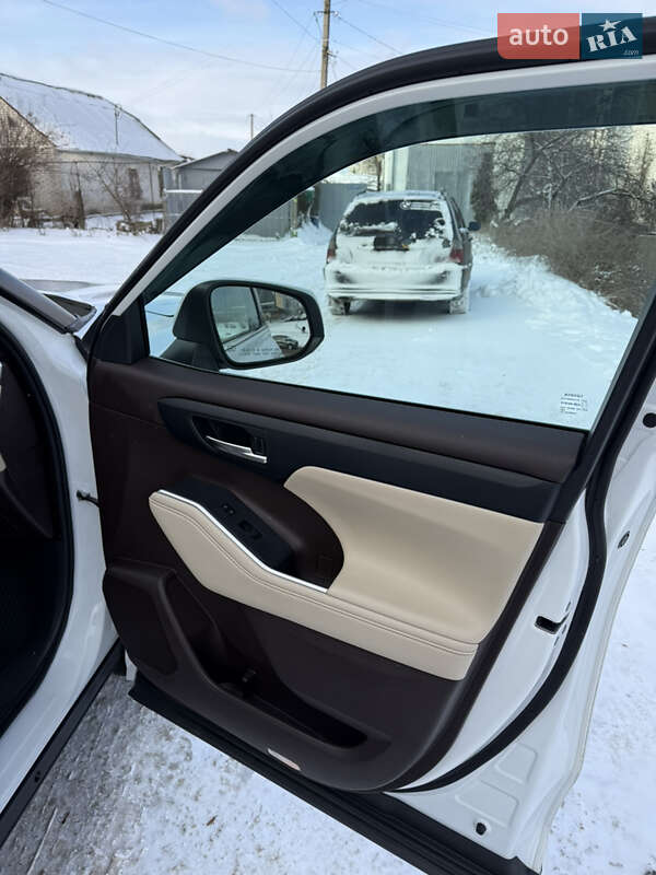 Внедорожник / Кроссовер Toyota Highlander 2022 в Фастове