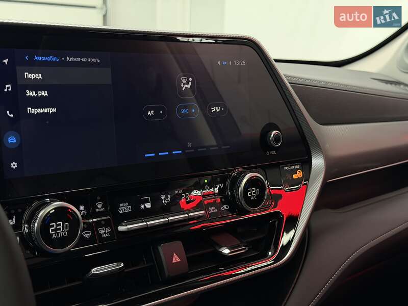 Внедорожник / Кроссовер Toyota Highlander 2024 в Тернополе