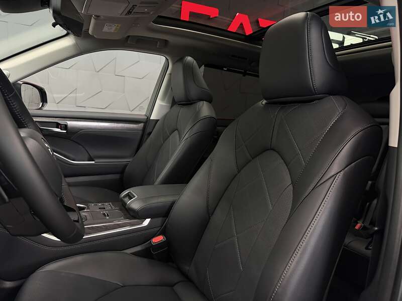 Внедорожник / Кроссовер Toyota Highlander 2024 в Тернополе