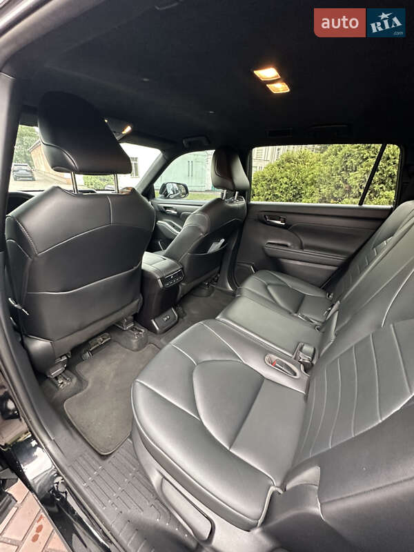 Позашляховик / Кросовер Toyota Highlander 2020 в Дніпрі