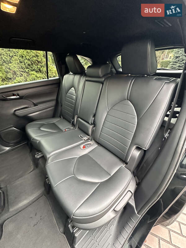Позашляховик / Кросовер Toyota Highlander 2020 в Дніпрі