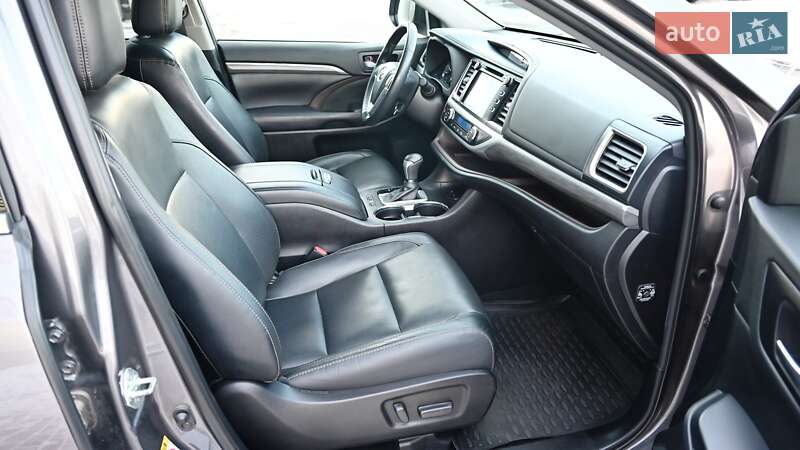 Внедорожник / Кроссовер Toyota Highlander 2019 в Киеве
