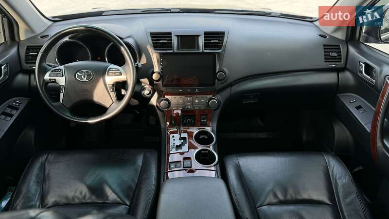 Внедорожник / Кроссовер Toyota Highlander 2011 в Зборове