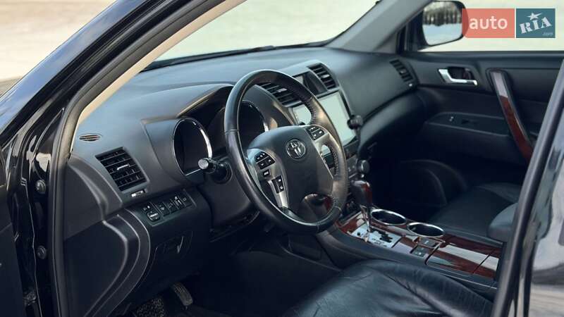Внедорожник / Кроссовер Toyota Highlander 2011 в Зборове