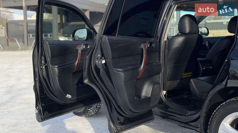 Внедорожник / Кроссовер Toyota Highlander 2011 в Зборове