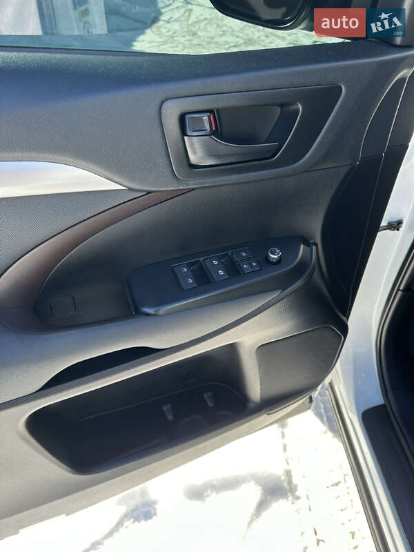 Внедорожник / Кроссовер Toyota Highlander 2019 в Харькове фото 13 Внедорожник / Кроссовер Toyota Highlander 2019 в Харькове