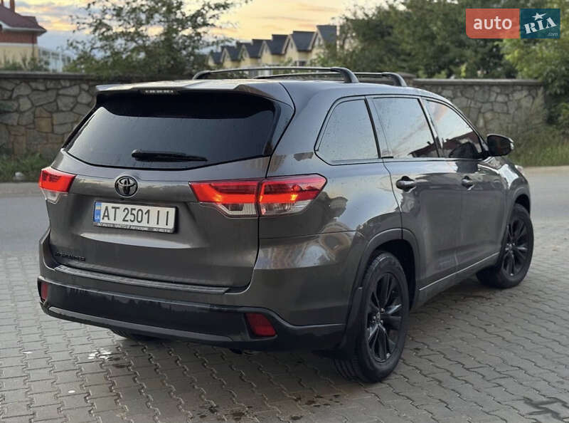 Позашляховик / Кросовер Toyota Highlander 2016 в Івано-Франківську