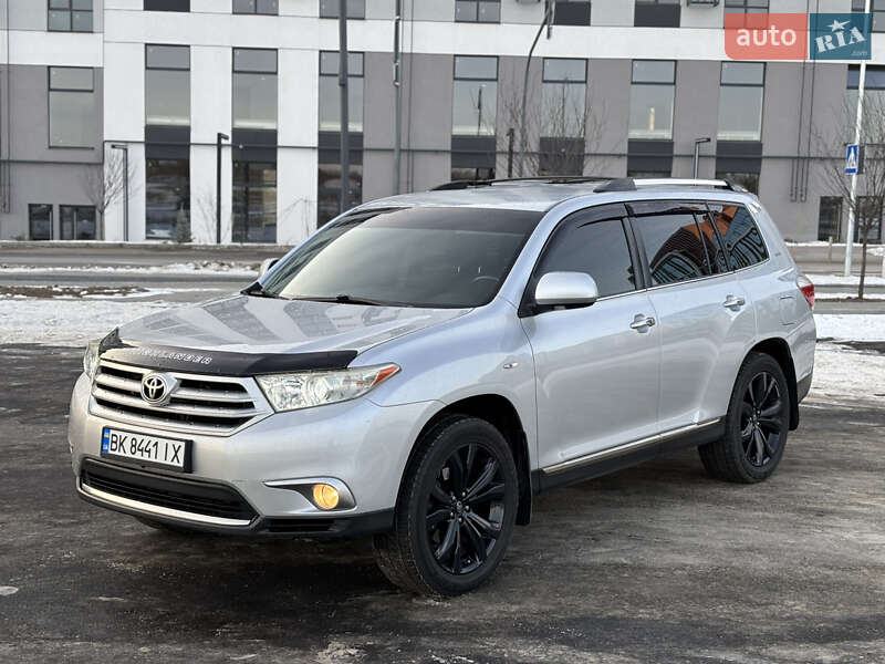 Внедорожник / Кроссовер Toyota Highlander 2011 в Ровно