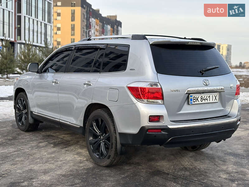 Внедорожник / Кроссовер Toyota Highlander 2011 в Ровно