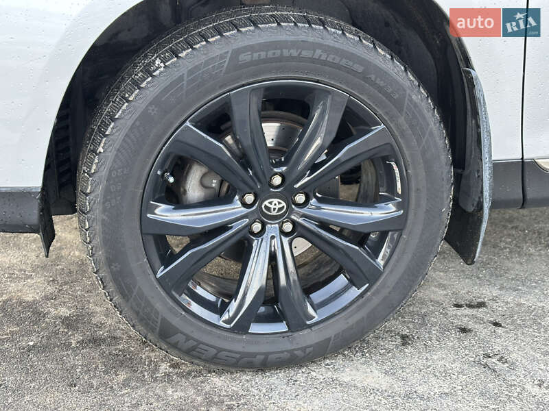 Внедорожник / Кроссовер Toyota Highlander 2011 в Ровно