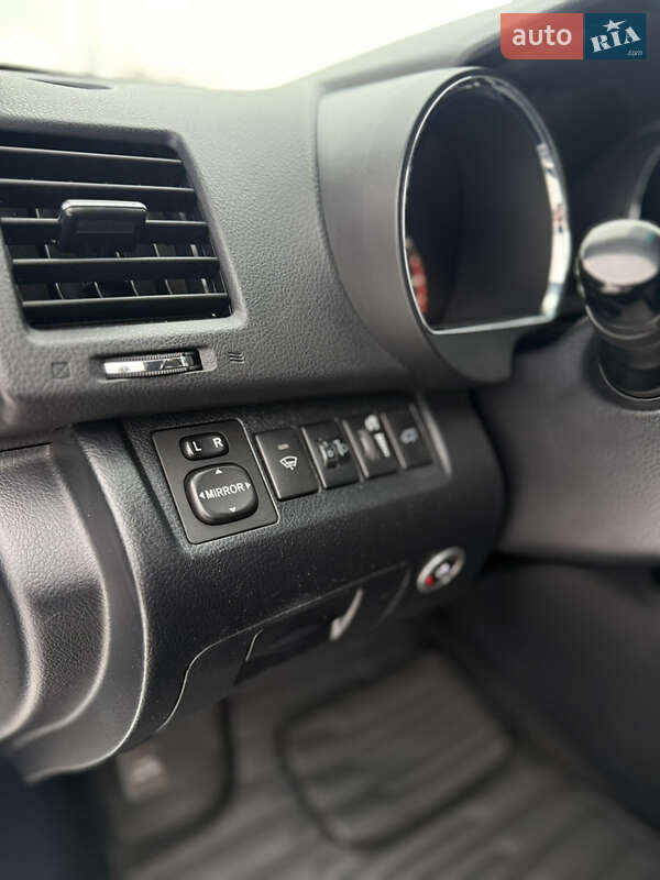 Внедорожник / Кроссовер Toyota Highlander 2011 в Ровно