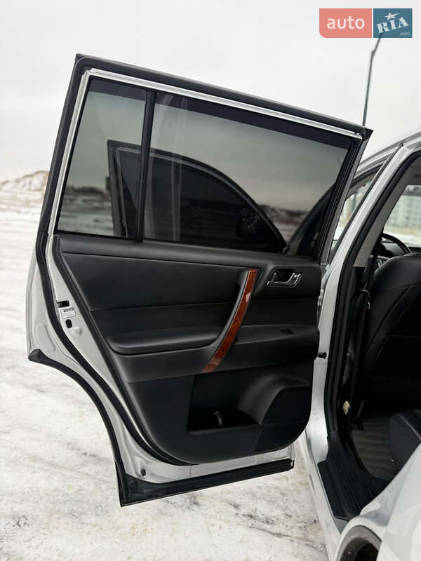 Внедорожник / Кроссовер Toyota Highlander 2011 в Ровно