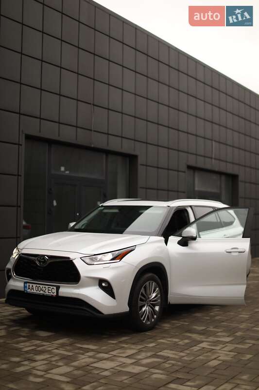 Внедорожник / Кроссовер Toyota Highlander 2022 в Тячеве