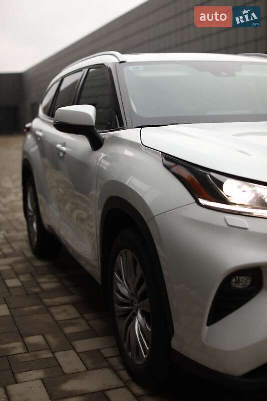 Внедорожник / Кроссовер Toyota Highlander 2022 в Тячеве