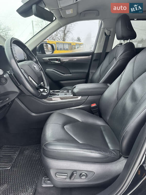 Позашляховик / Кросовер Toyota Highlander 2021 в Києві