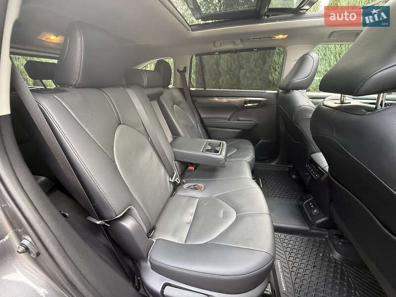 Внедорожник / Кроссовер Toyota Highlander 2021 в Самборе