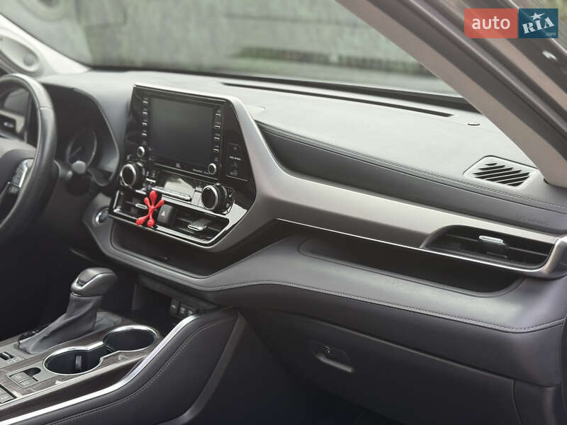 Внедорожник / Кроссовер Toyota Highlander 2021 в Самборе