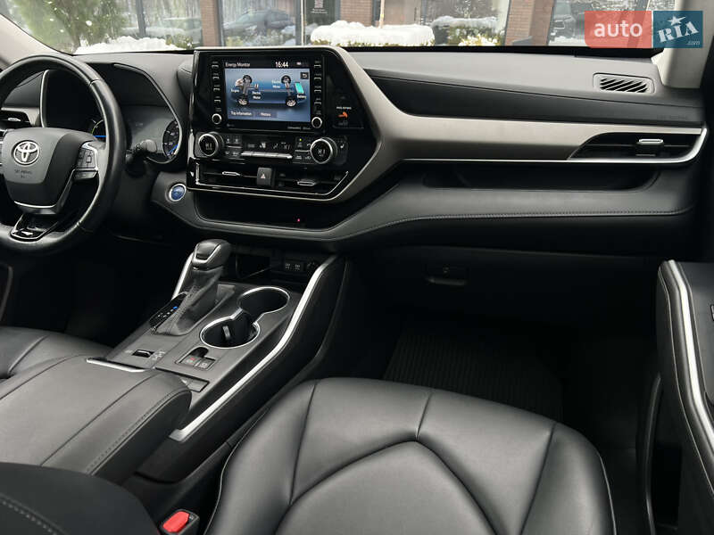 Внедорожник / Кроссовер Toyota Highlander 2020 в Ужгороде