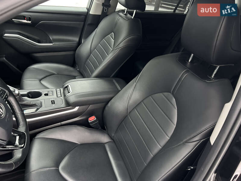 Внедорожник / Кроссовер Toyota Highlander 2020 в Ужгороде