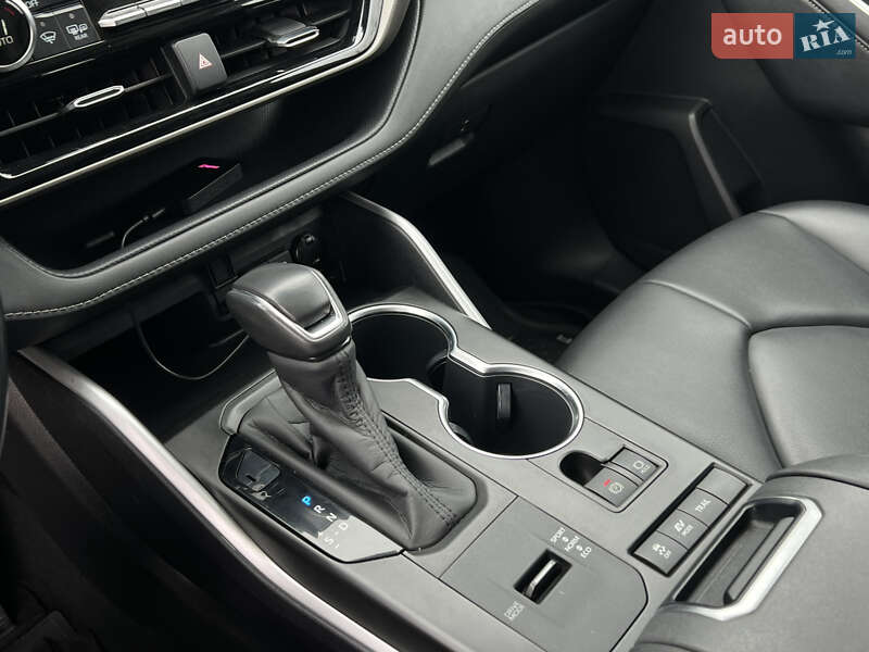 Внедорожник / Кроссовер Toyota Highlander 2020 в Ужгороде