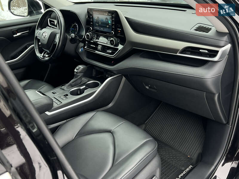 Внедорожник / Кроссовер Toyota Highlander 2020 в Ужгороде