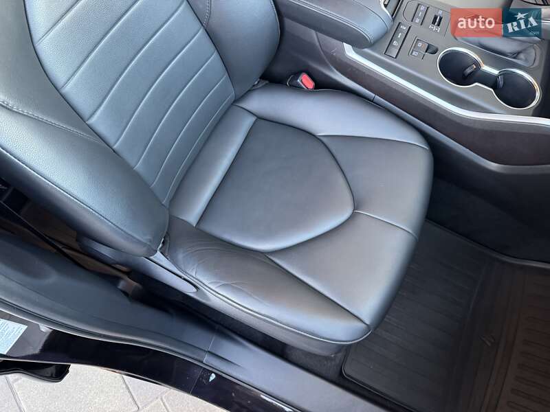 Внедорожник / Кроссовер Toyota Highlander 2020 в Тернополе