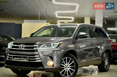 Внедорожник / Кроссовер Toyota Highlander 2019 в Николаеве