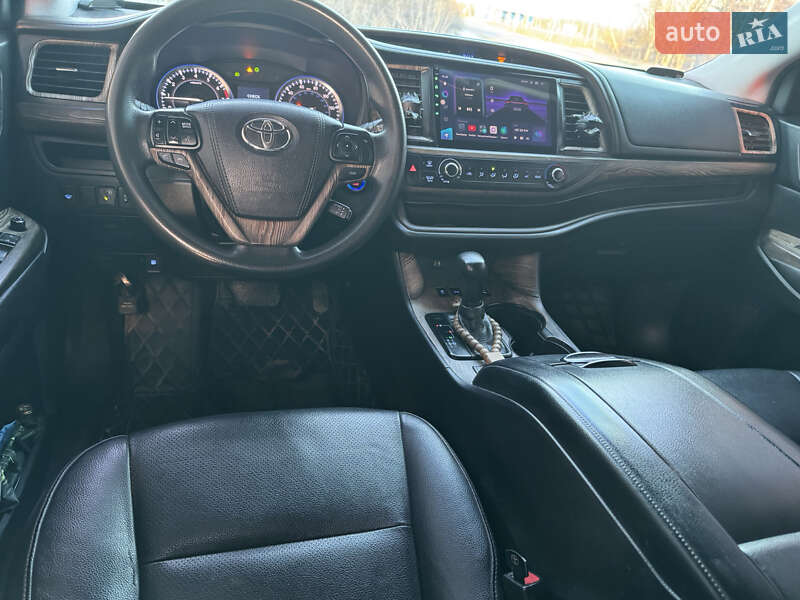 Внедорожник / Кроссовер Toyota Highlander 2016 в Кропивницком