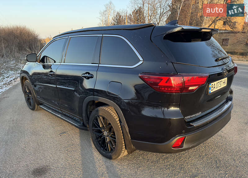 Внедорожник / Кроссовер Toyota Highlander 2016 в Кропивницком