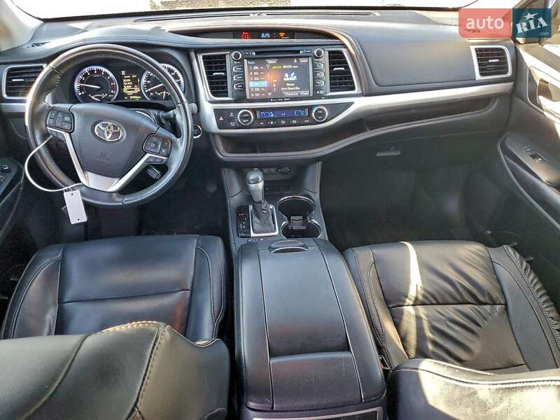Внедорожник / Кроссовер Toyota Highlander 2017 в Виннице