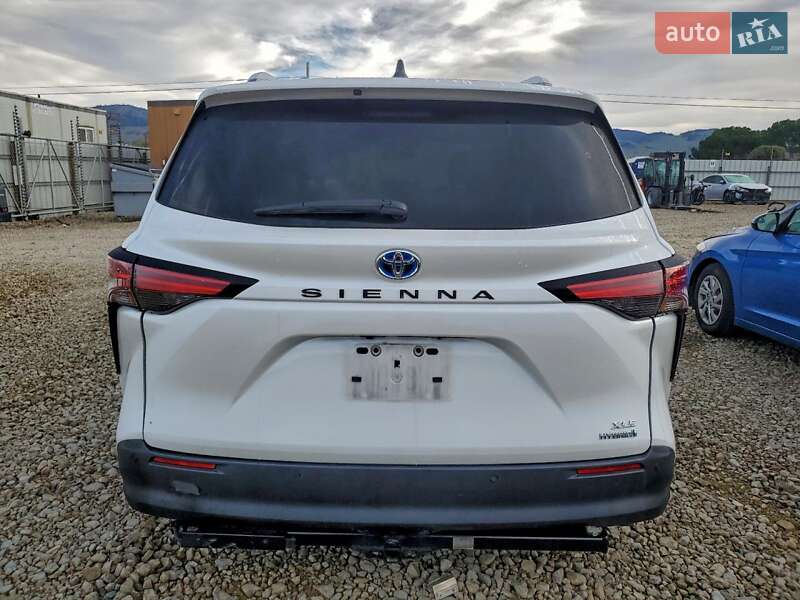 Внедорожник / Кроссовер Toyota Highlander 2022 в Ужгороде