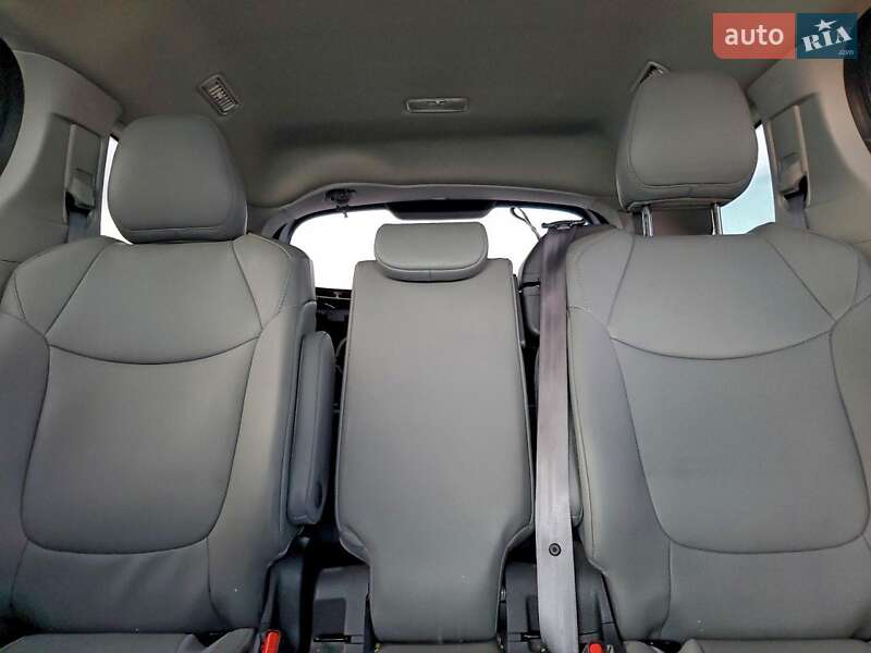 Внедорожник / Кроссовер Toyota Highlander 2022 в Ужгороде