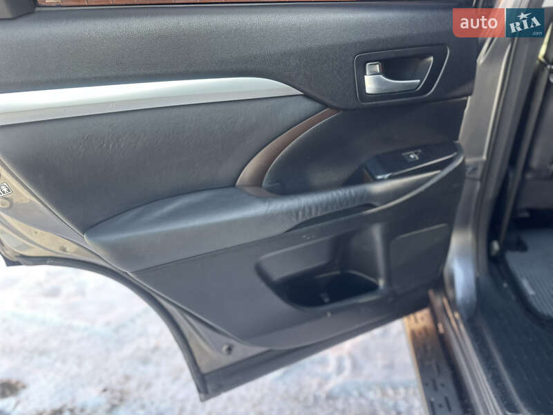 Внедорожник / Кроссовер Toyota Highlander 2014 в Киеве фото 10 Внедорожник / Кроссовер Toyota Highlander 2014 в Киеве