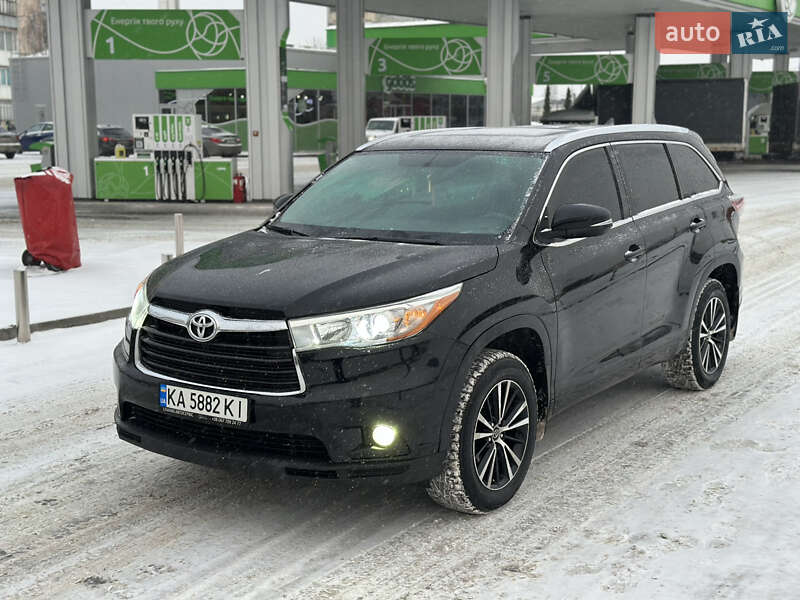 Внедорожник / Кроссовер Toyota Highlander 2016 в Житомире
