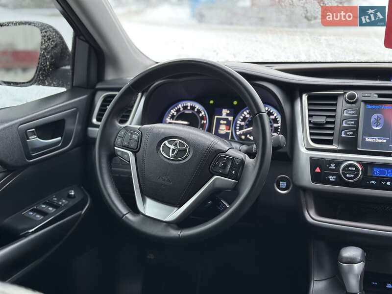 Внедорожник / Кроссовер Toyota Highlander 2016 в Житомире
