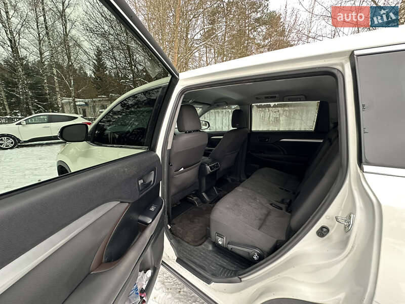 Внедорожник / Кроссовер Toyota Highlander 2016 в Житомире