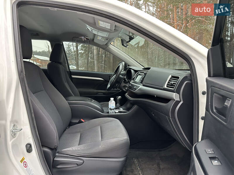 Внедорожник / Кроссовер Toyota Highlander 2016 в Житомире