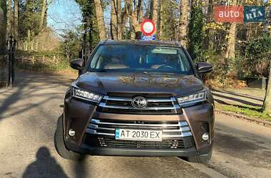 Внедорожник / Кроссовер Toyota Highlander 2017 в Долине