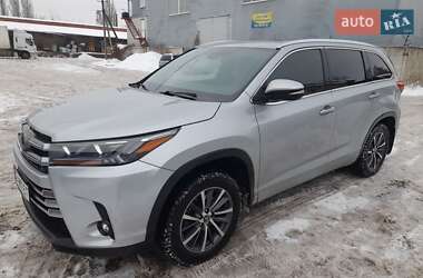 Внедорожник / Кроссовер Toyota Highlander 2018 в Чернигове
