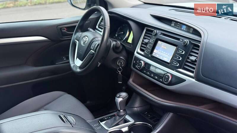 Внедорожник / Кроссовер Toyota Highlander 2014 в Одессе