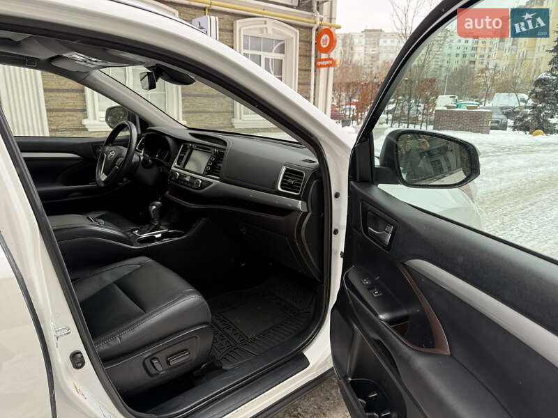 Позашляховик / Кросовер Toyota Highlander 2018 в Києві