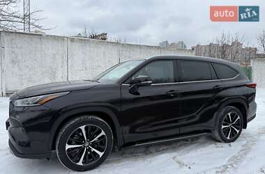 Внедорожник / Кроссовер Toyota Highlander 2022 в Киеве