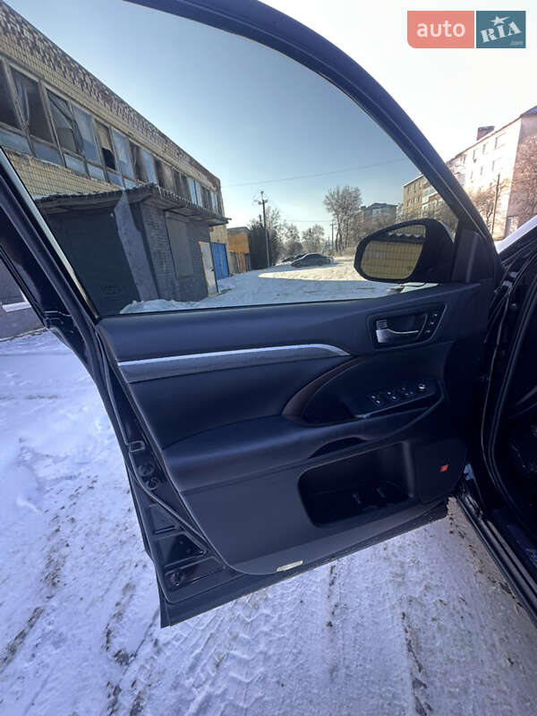 Внедорожник / Кроссовер Toyota Highlander 2019 в Харькове