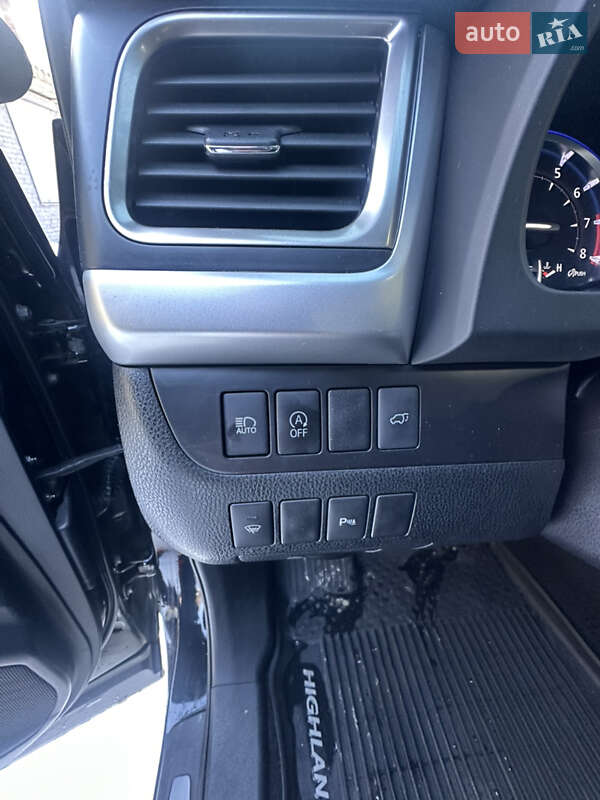Внедорожник / Кроссовер Toyota Highlander 2019 в Харькове