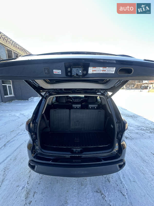Внедорожник / Кроссовер Toyota Highlander 2019 в Харькове