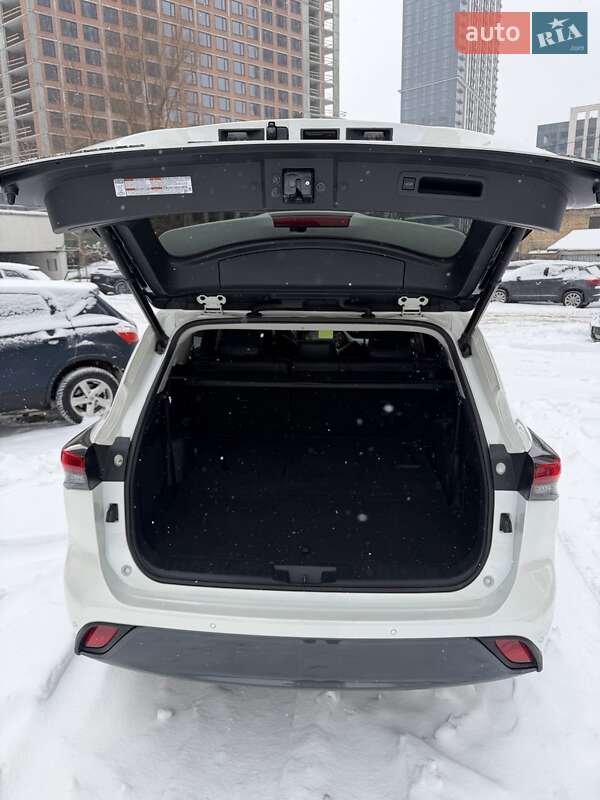 Внедорожник / Кроссовер Toyota Highlander 2020 в Киеве