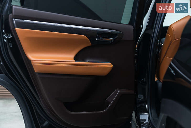 Внедорожник / Кроссовер Toyota Highlander 2021 в Мукачево