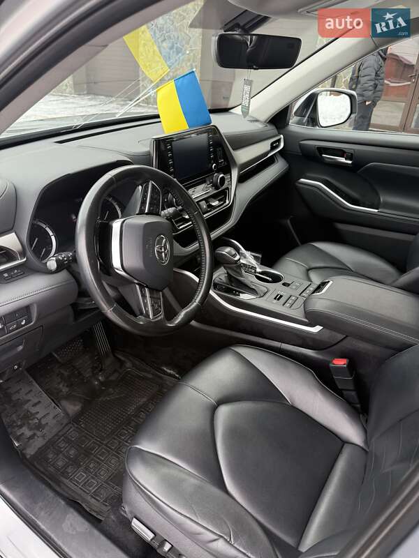 Внедорожник / Кроссовер Toyota Highlander 2020 в Киеве